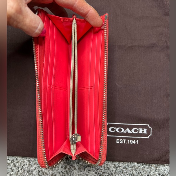 COACH wallet - Picture 3 of 5